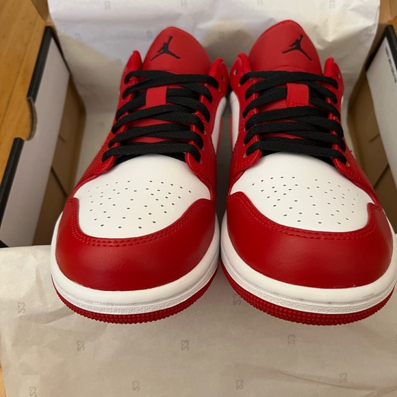 Air Jordan 1 Low. White, Black, Gym Red. Size 9. - Picture 4 of 12